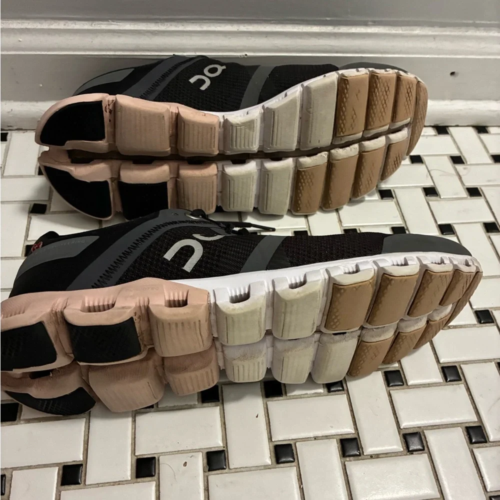 On Running Charcoal and Black Sneakers - Picture 6 of 7
